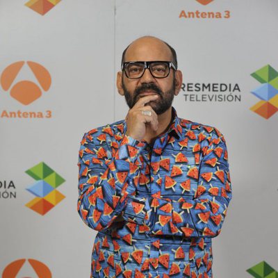 José Corbacho posa en la presentación de 'La noche de Rober'