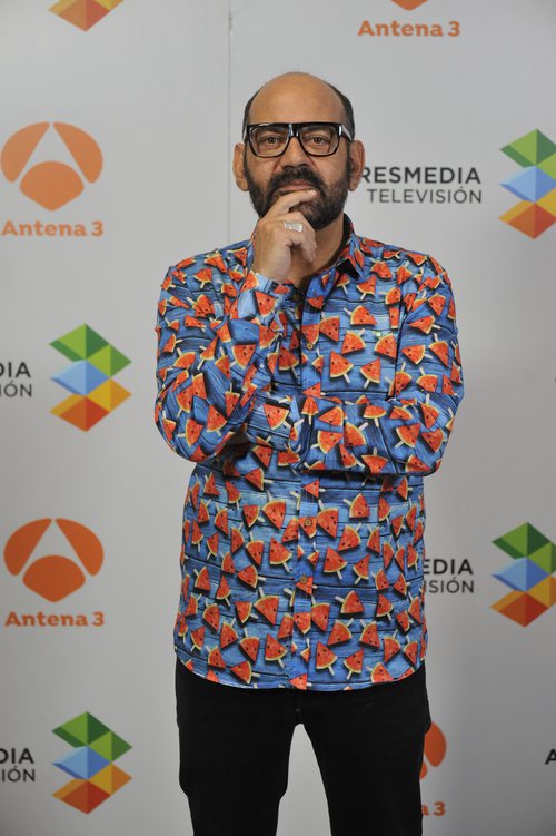 José Corbacho posa en la presentación de 'La noche de Rober'