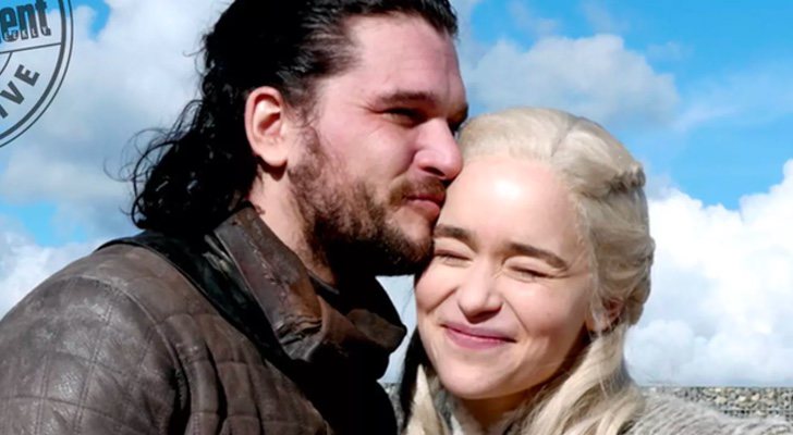 Jon y Daenerys posan para una campaña solidaria en una imagen exclusiva de Weekly Entertainment