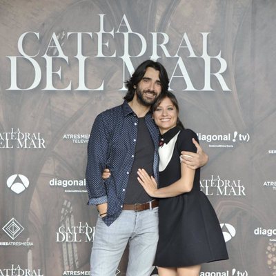 Aitor Luna y Michelle Jenneren la presentación de 'La catedral del mar'