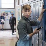 Ryan en el pasillo del instituto en la segunda temporada de 'Por 13 razones'