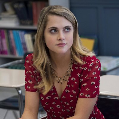 Chloe en una clase del instituto en la segunda temporada de 'Por 13 razones'