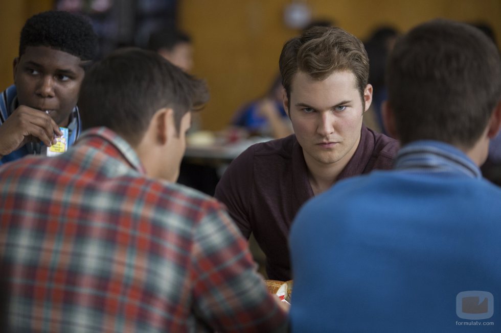 Bryce en el comedor del instituto durante la segunda temporada de 'Por 13 razones'