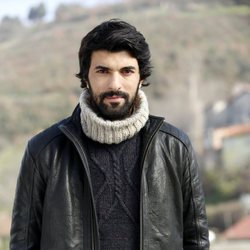 Engin Akyürek es Ömer en 'Amor de contrabando'