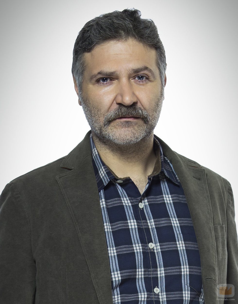 Burak Tamdogan interpreta a Hüseyin Demir en 'Amor de contrabando'