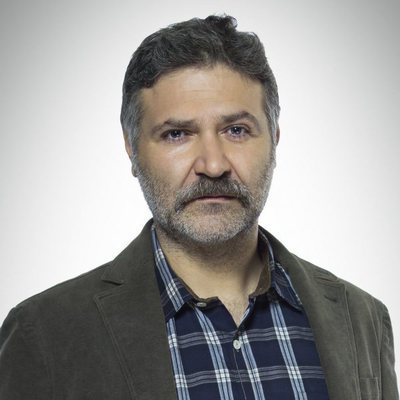 Burak Tamdogan interpreta a Hüseyin Demir en 'Amor de contrabando'