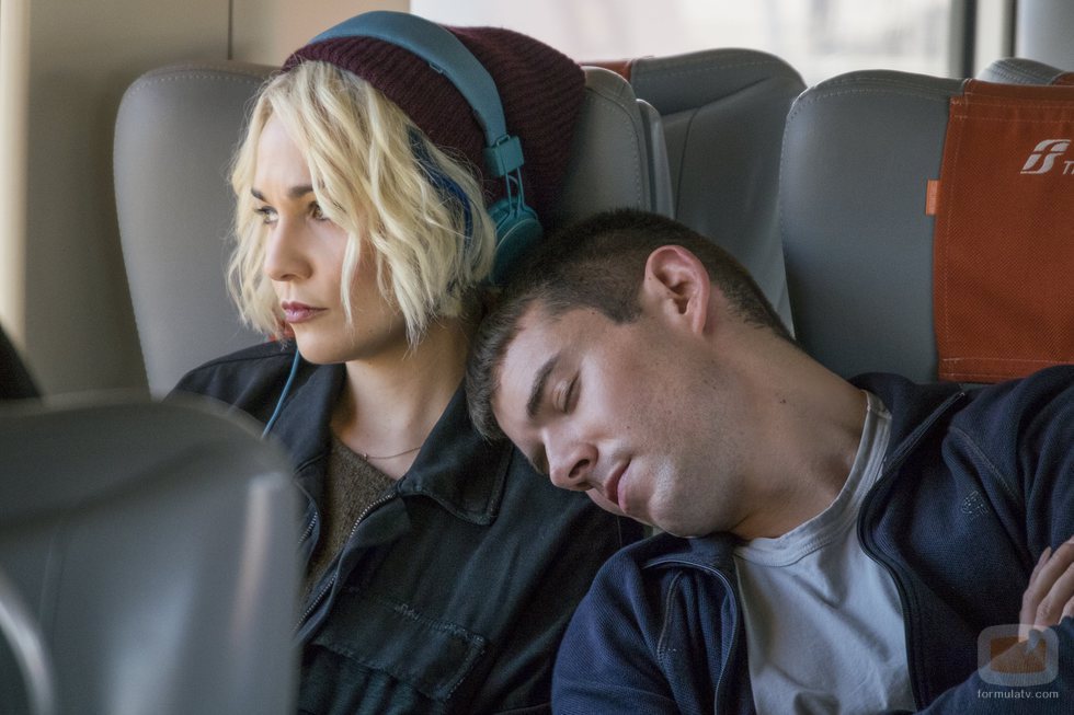 Riley Blue y Will Gorski en una imagen del capítulo final de 'Sense8'