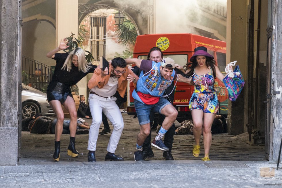 Lito graba la escena de una serie en el último capítulo de 'Sense8'