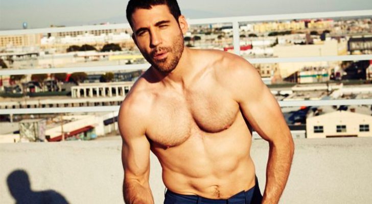 Miguel Ángel Silvestre posando para la revista Attitude