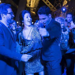 Hernando, Daniela y Lito bailan en el último capítulo de 'Sense8'