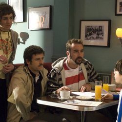 Mansilla desayuna con los 'Hermanos y detectives' Daniel y Lorenzo Montero