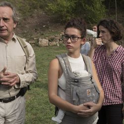 Gonzalo de Castro y Greta Fernández junto Mar Coll, directora y creadora de 'Matar al padre'