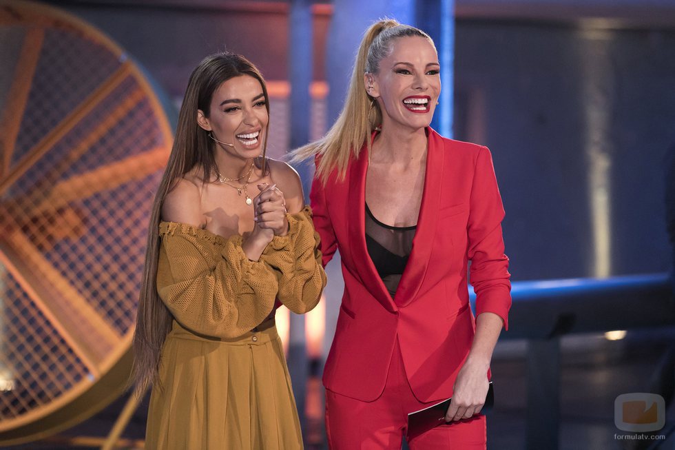 Eleni Foureira riéndose con Paula Vázquez en 'Fama a bailar'