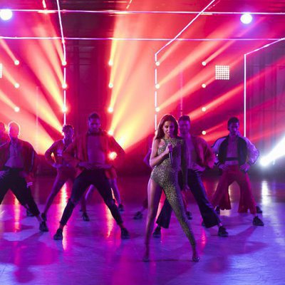 Eleni Foureira, representante de Chipre en Eurovisión 2018, junto a los bailarines de 'Fama a bailar'