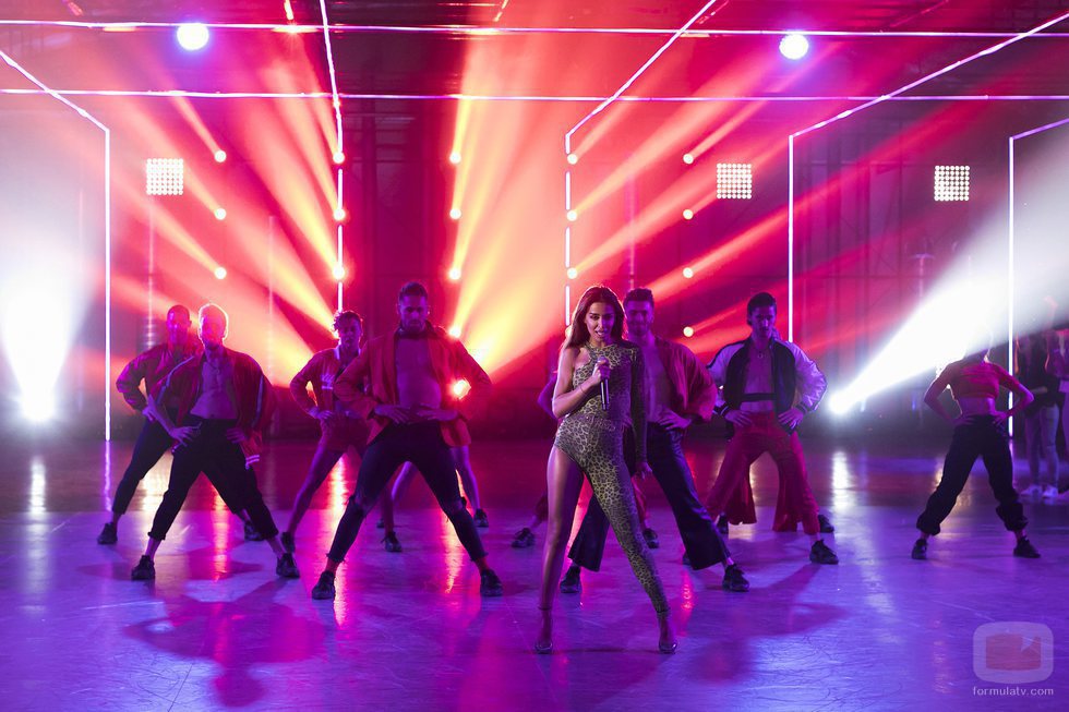 Eleni Foureira, representante de Chipre en Eurovisión 2018,  junto a los bailarines de 'Fama a bailar'