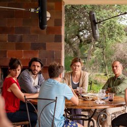 Malena Alterio, Javier Gutiérrez y Marta Nieto, entre otros, en el rodaje de la segunda temporada de 'Vergüenza'