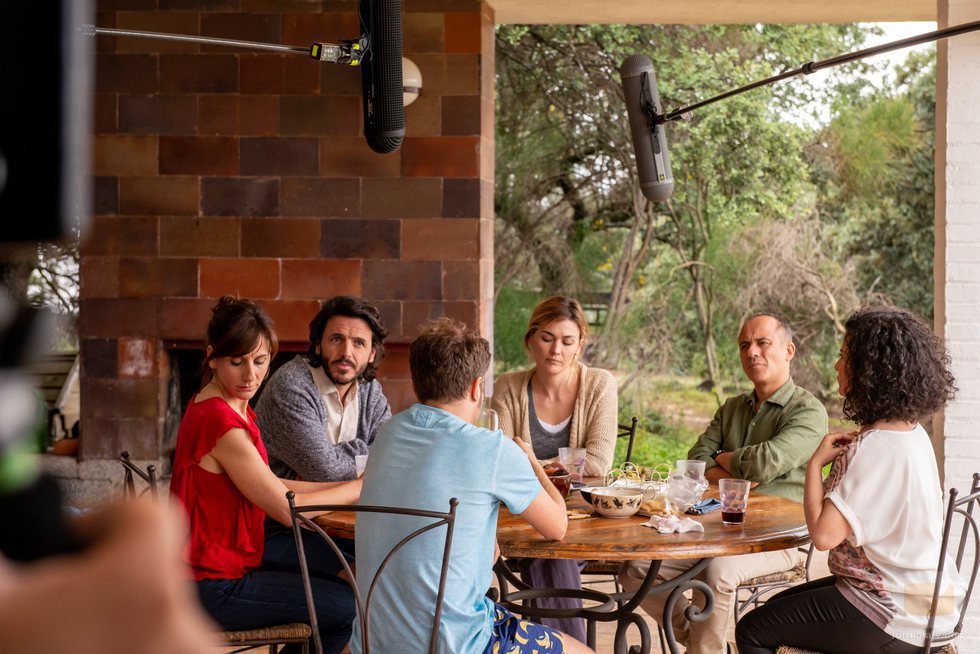 Malena Alterio, Javier Gutiérrez y Marta Nieto, entre otros, en el rodaje de la segunda temporada de 'Vergüenza'