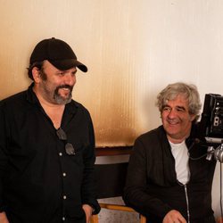Los directores de la serie 'Vergüenza', Juan Cavestany y Álvaro Fernández-Armero
