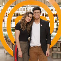 Amaia y Alfred visitan las cocinas de 'MasterChef'