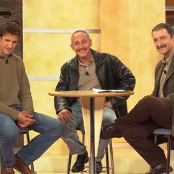El ganador de 'Supervivientes 2001', Freddy, y el finalista Amate con Paco Lobatón