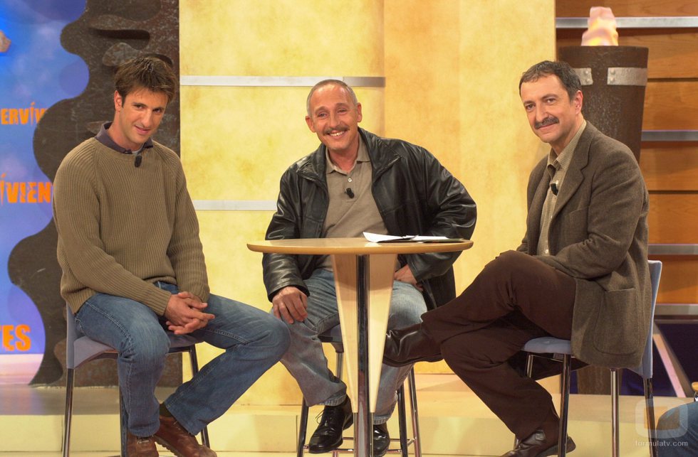 El ganador de 'Supervivientes 2001', Freddy, y el finalista Amate con Paco Lobatón