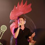 Raoul Vázquez cantando en la presentación del Carrefest Music Talent 2018