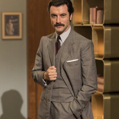 Javier Rey como Mateo Ruiz en la segunda temporada de 'Velvet colección'