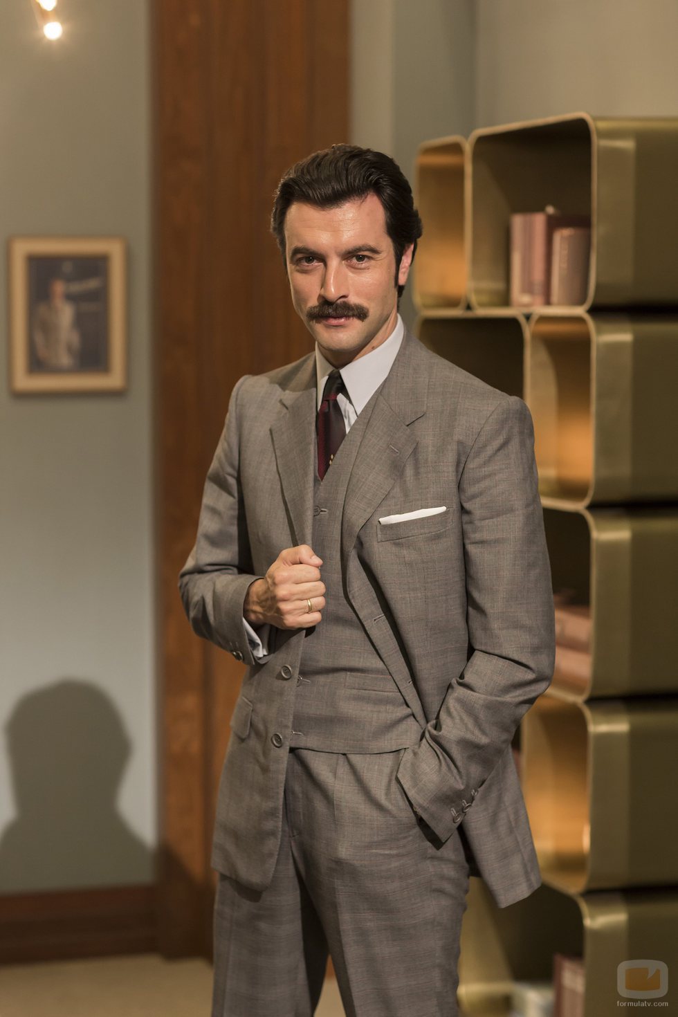 Javier Rey como Mateo Ruiz en la segunda temporada de 'Velvet colección'