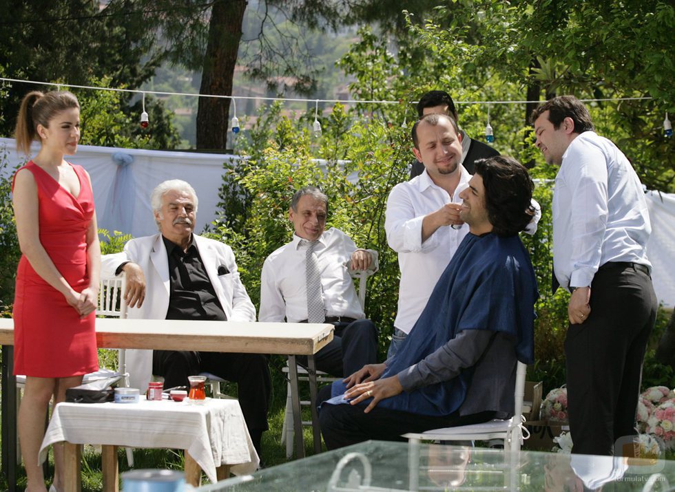 Kerim preparándose para su boda con Fatmagül durante la segunda temporada de 'Fatmagül'