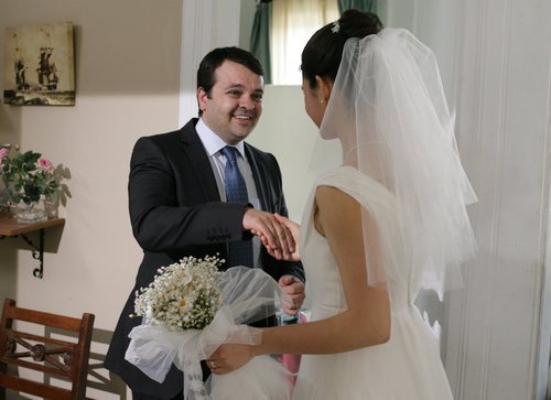 Fatmagül a su llegada a la iglesia en la segunda temporada de 'Fatmagül'