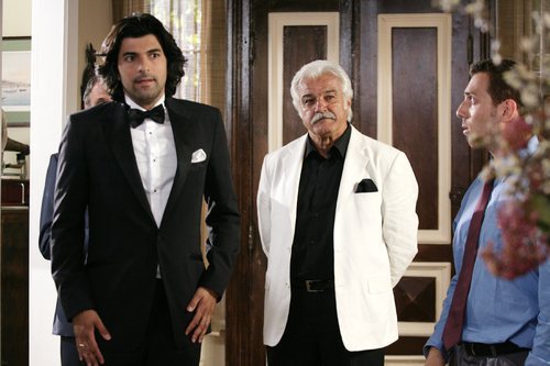 Kerim esperando a Fatmagül para casarse con ella en la segunda temporada de 'Fatmagül'