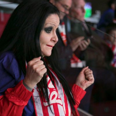 Alaska emocionada en 'Alaska y Mario' viendo un partido del Atleti