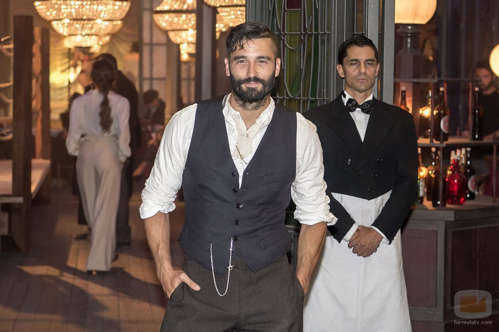 Alex García interpreta a Ricardo en la serie 'El Continental'