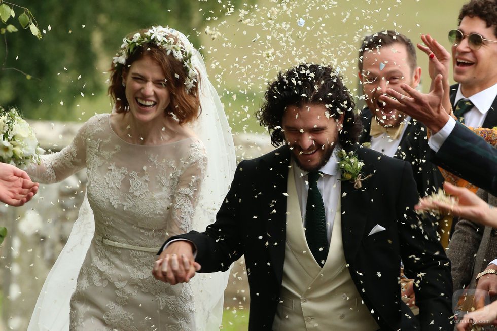 Kit Harington y Rose Leslie, actores de 'Juego de Tronos', de la mano el día de su boda