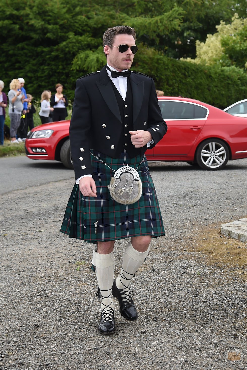 Richard Madden en la boda de Kit Harington y Rose Leslie