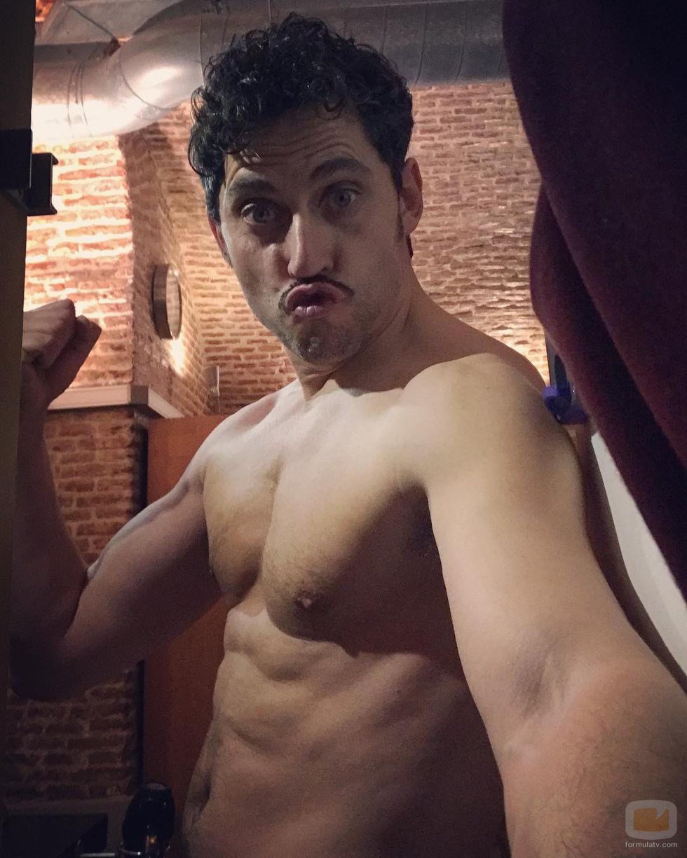 Paco León posa muy sexy sin camiseta
