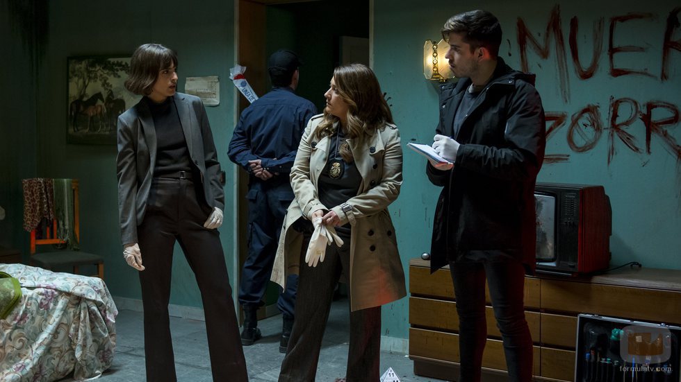 Verónica Echegui, Mariona Terés y Roi investigan un crimen en 'Paquita Salas'