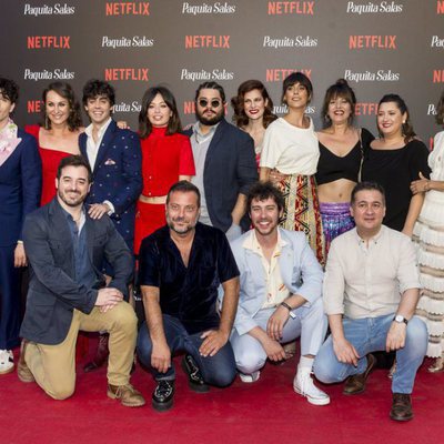 Equipo al completo de 'Paquita Salas' en la premiere de la segunda temporada