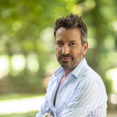 David Valldeperas es el presentador de 'Aquí hay madroño' en Telemadrid