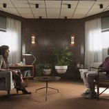 Julia Roberts y Stephan James en la primera temporada de 'Homecoming'