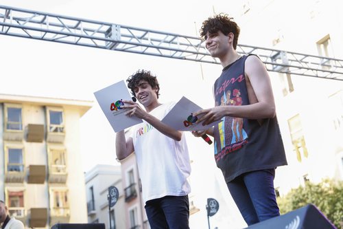 Javier Calvo y Javier Ambrossi en el pregón del Orgullo LGBT de Madrid 2018