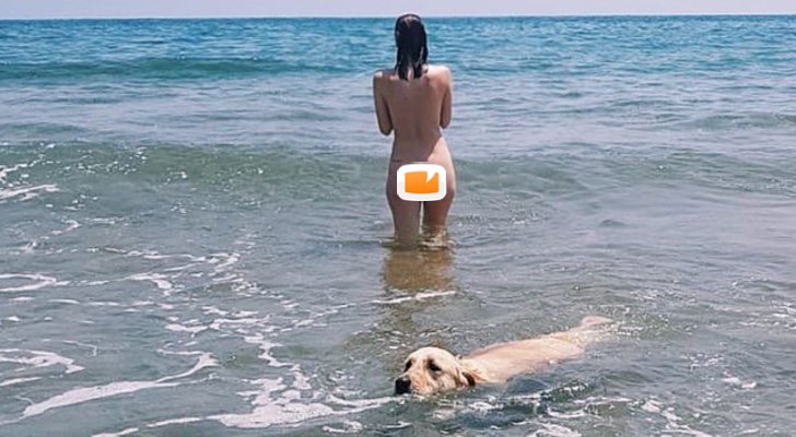 Natalia de Molina, de espaldas, se desnuda en la playa