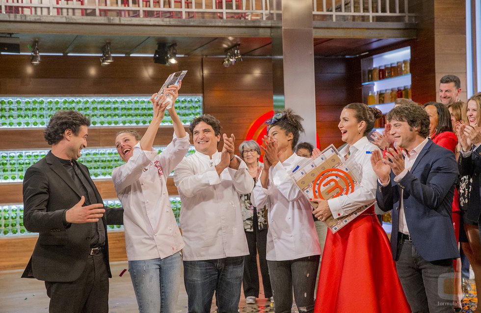 Marta, ganadora de 'MasterChef 6', celebra su victoria con los jueces y Mauro Colagreco