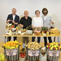 El equipo al completo de 'Mi madre cocina mejor que la tuya'