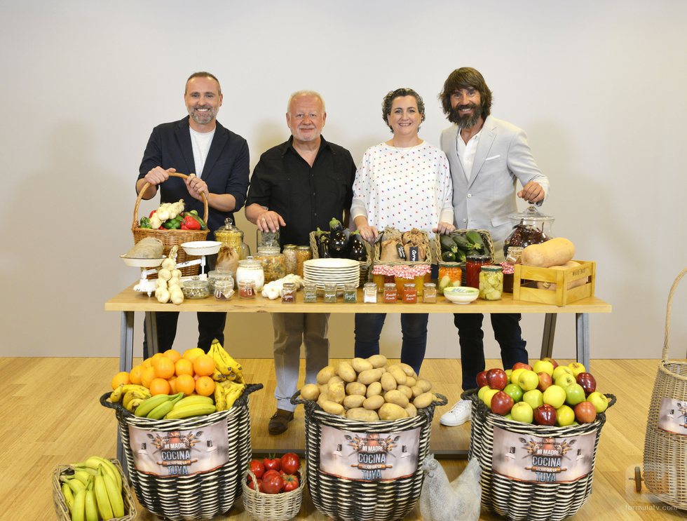 El equipo al completo de 'Mi madre cocina mejor que la tuya'