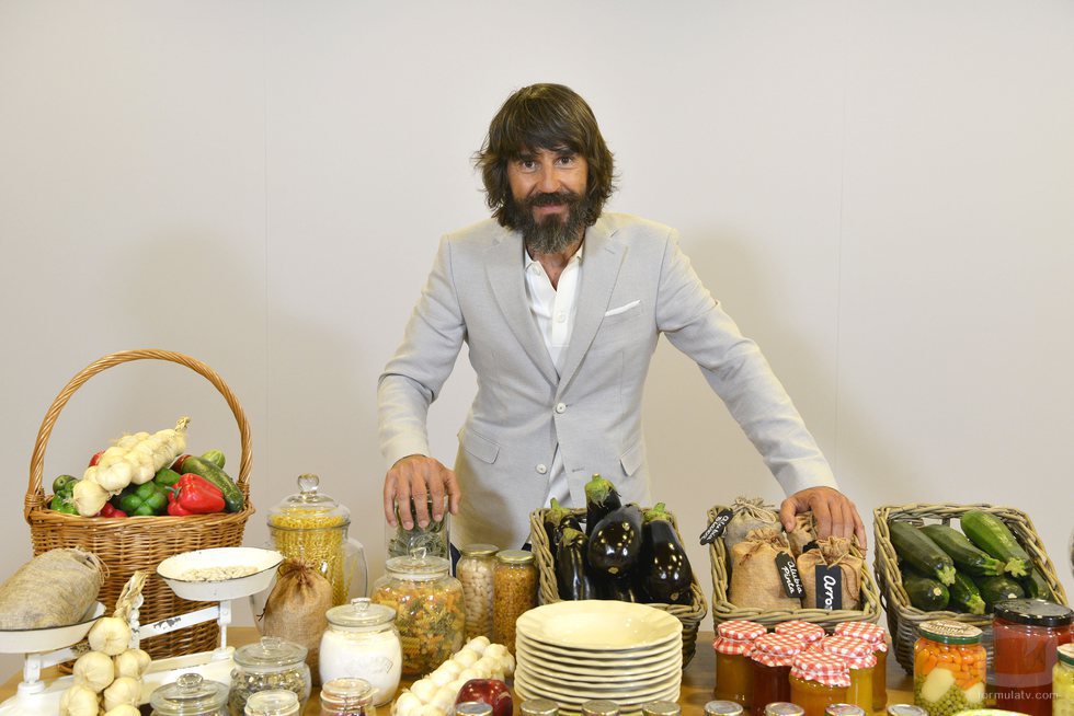 Santi Millán, presentador de 'Mi madre cocina mejor que la tuya'