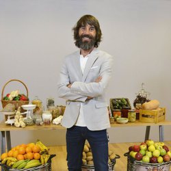 Santi Millán al frente del programa 'Mi madre cocina mejor que la tuya'