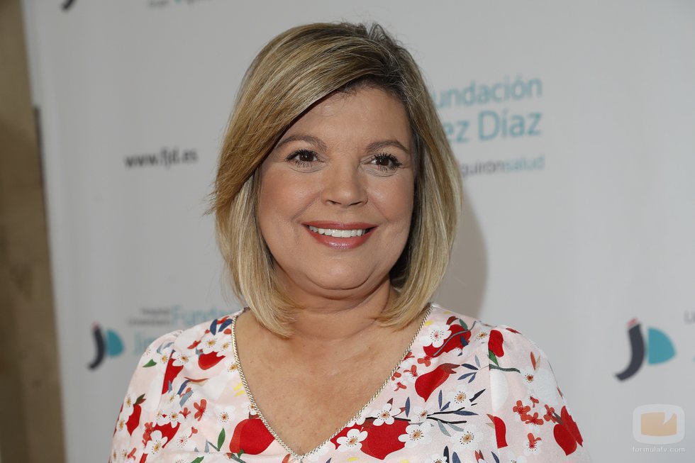 Terelu Campos posa ante los medios tras recibir el alta después de su operación en la mama izquierda