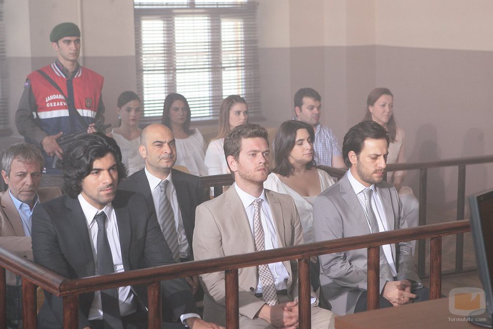 Kerim y Selim se enfrentan a un juicio en los últimos episodios de 'Fatmagül'