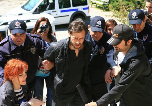 Erdogan es arrestado por la policía en los últimos episodios de 'Fatmagül'